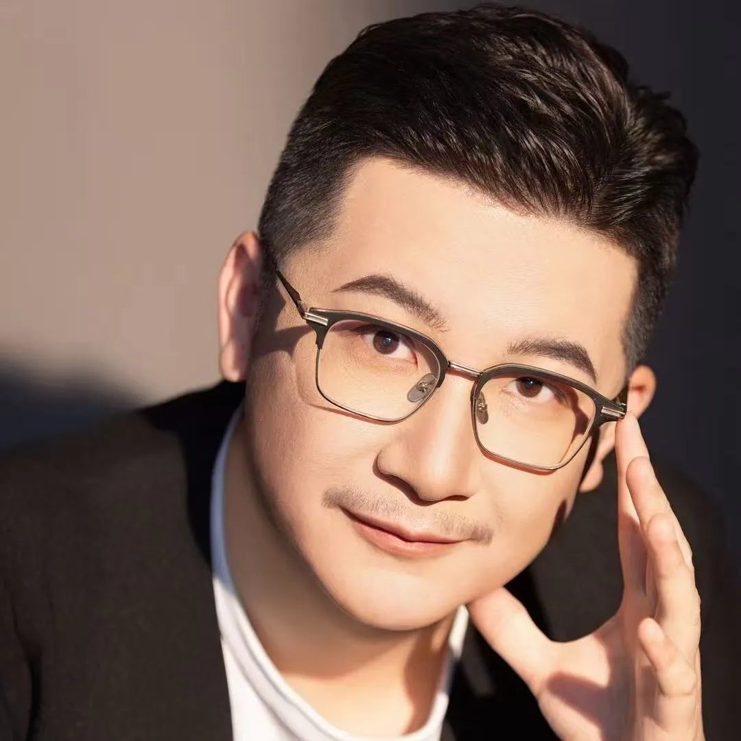 Brian 谢祥林的正式肖像